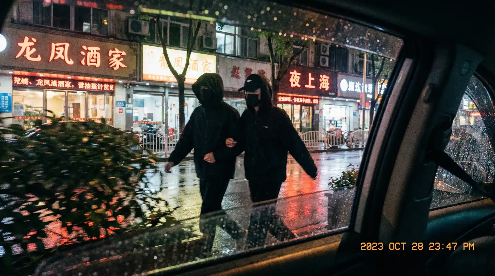 德吉才让聊天记录 - 顶流明星深夜密会现场抓拍照片